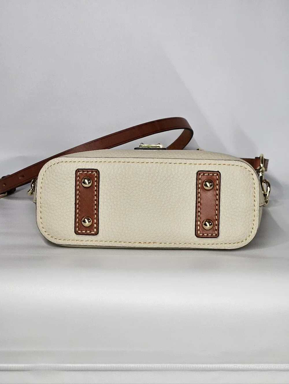 Dooney & Bourke 8x7x3